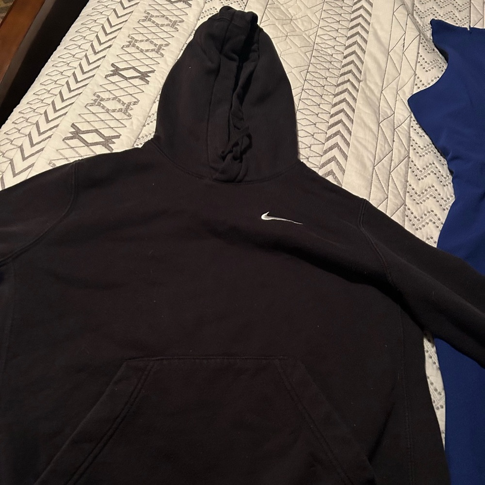 Nike Men's Black Hoodie Sweater
